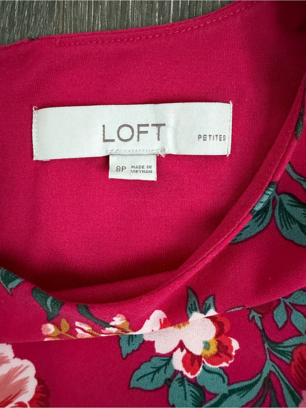 LOFT Fuchsia Floral Fit-and-Flare pleated Midi Dress Flare Wedding Guest Size 8P - Picture 6 of 7